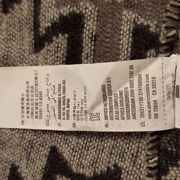 Abercrombie & Fitch Blanket Wrap - Picture 5 of 8